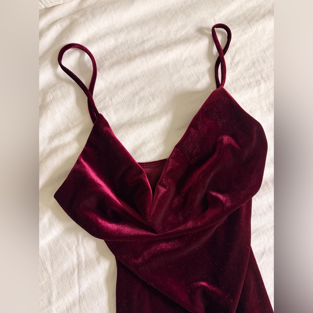 Windsor Spaghetti strap velvet Burgundy Dress - Picture 3 of 3